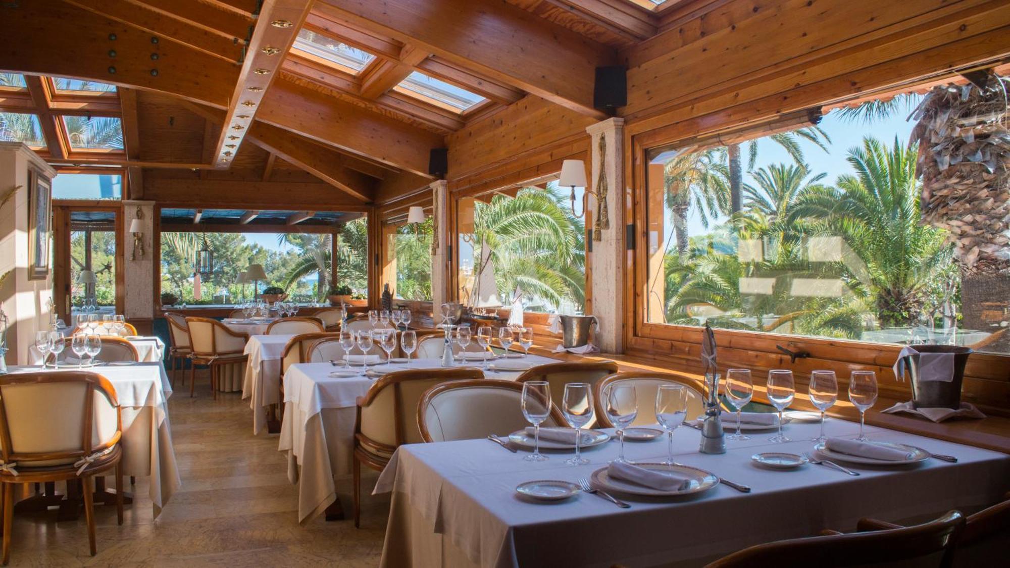 Hotel Restaurant Ceferino Виланова-и-ла-Желтру Экстерьер фото